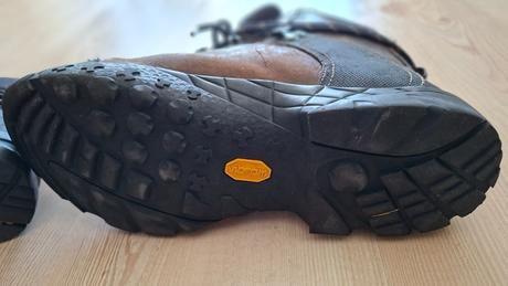 Turisticke topanky s vibram podrazkou, 41