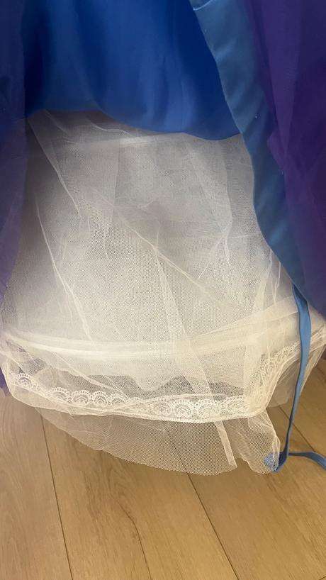 Spoločenské šaty, 36