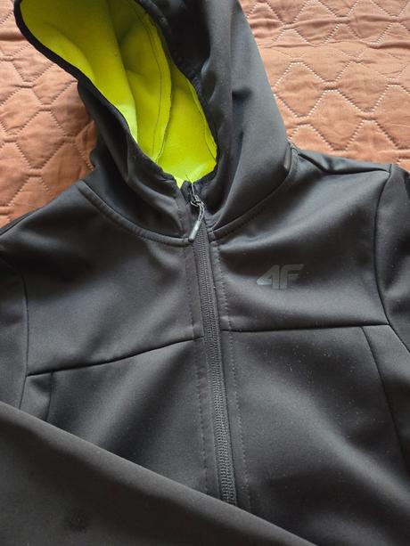 Softschellova bunda zn. 4f veľ. 134, 134