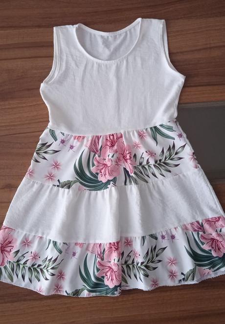 Ľahké letné šaty s kvetmi, veľ. 128/8 s kabelkou, 128