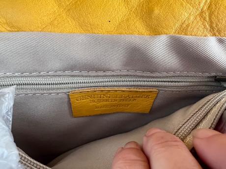 Kozena kabelka prava koza zlta,