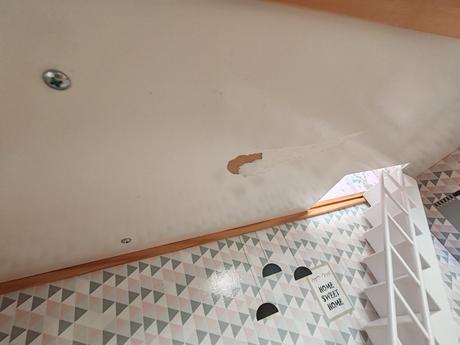 Drevený poschodový domček,