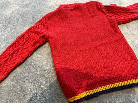 Cerveny svetrik, next,92