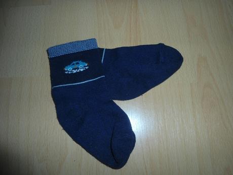 Tmavomodre ponozky, 74