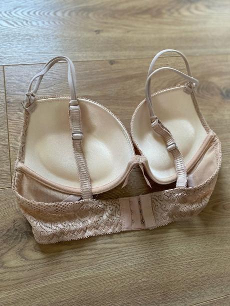 Čipkovaná/krajková podprsenka telovej farby, 80c