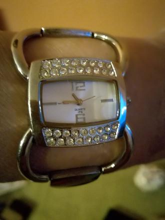 Náramkové hodinky,