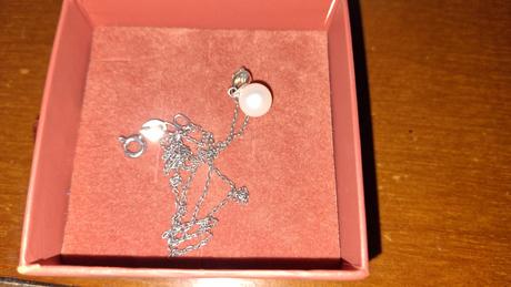 Strieborný náhrdelník s perlou, 