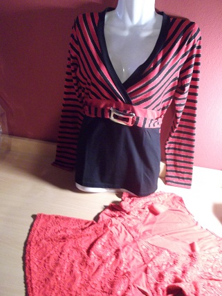 Červeno-čierny top s čipkou + 1 grátis, m