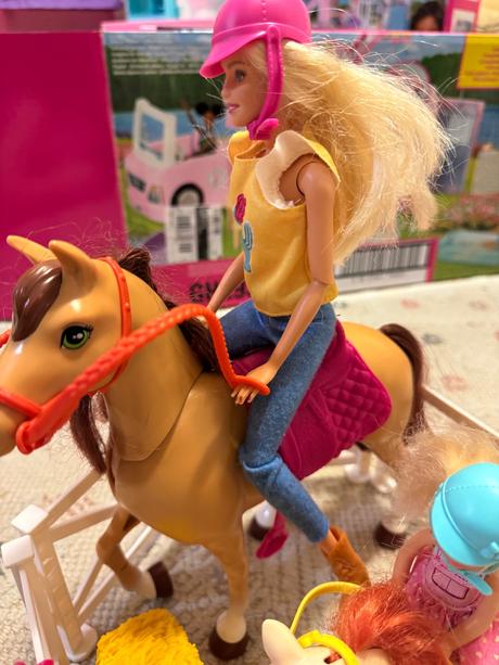 Barbie chelsea konska farma, 