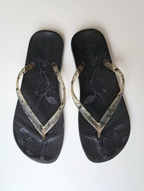 Flip flops, 38