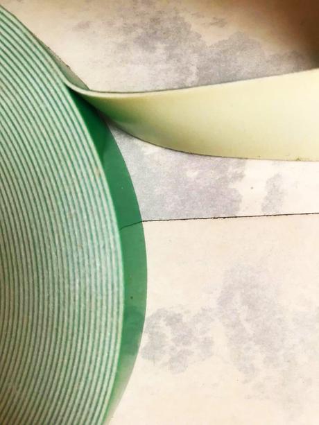 Obojstranná lepiaca páska, 