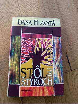 Kniha stôl pre štyroch dana hlavatá, 