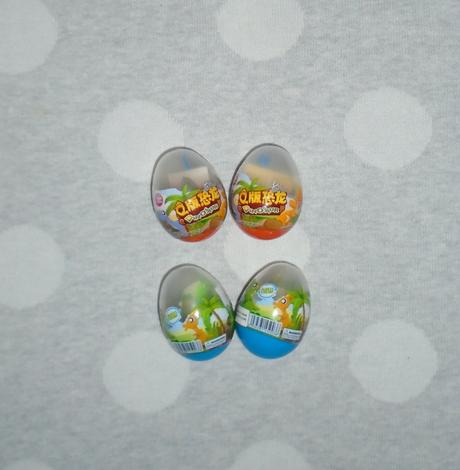 4 x vajíčko s dinosaurami,
