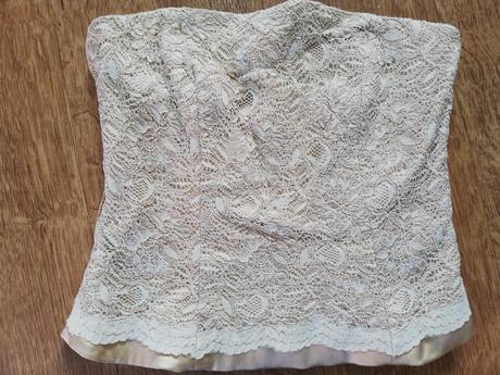 Slávnostný zlatý korzet, m