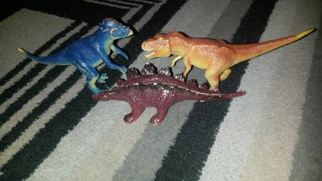 Dinosaury 3kusy,