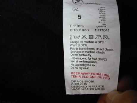 Tmavomodrá mikina, 104