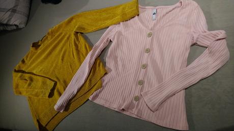 Tenký svetloružový svetrík, s