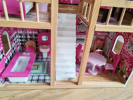 Dreveny domcek pre babiky, 