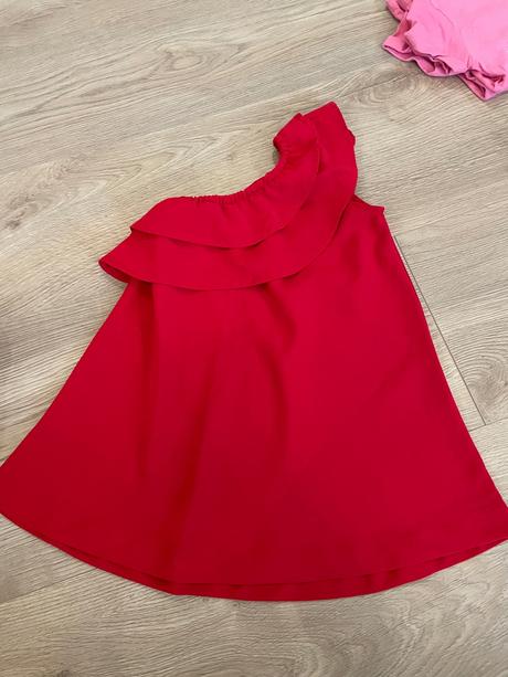 Šaty s volanom, 110