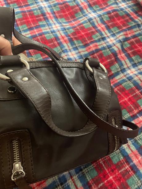 Versace versus kožená kabelka, versace