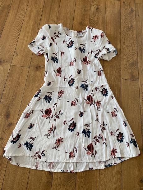 Kvietkované šaty, s