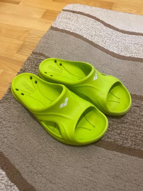 Plavecke šlapky, 36