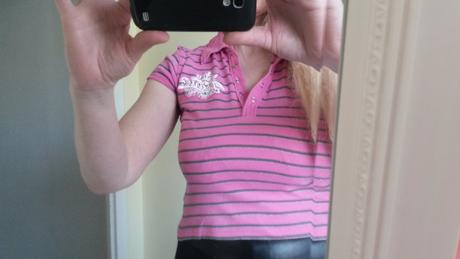 Zaujímavé tričko s nápisom na chrbte xs, xs