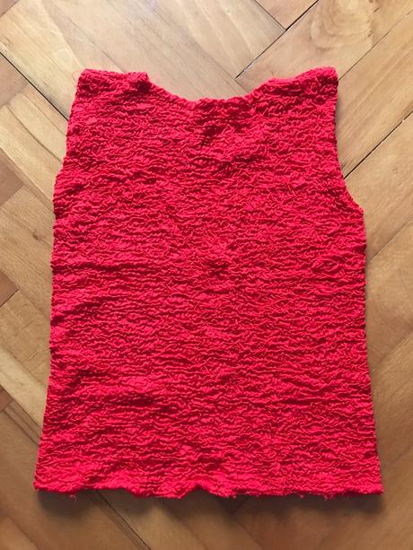 Červený elastický top s volánovým efektom, s