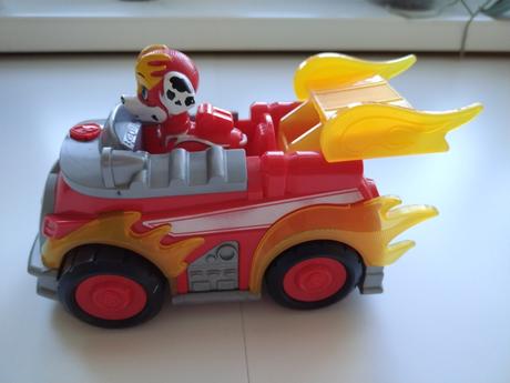 Hasičské auto s postavičkou marshalla, 