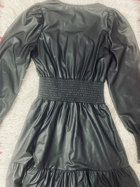 Čierne koženkové šaty, reserved,xs