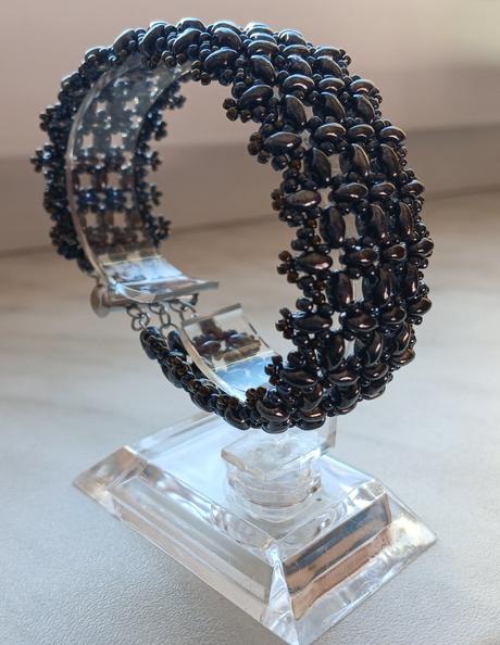 Náramok z dvojdierkových českých korálok, 