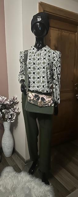 Blúzka so vzorom a nazberanými rukávmi zn. magenta, l / m