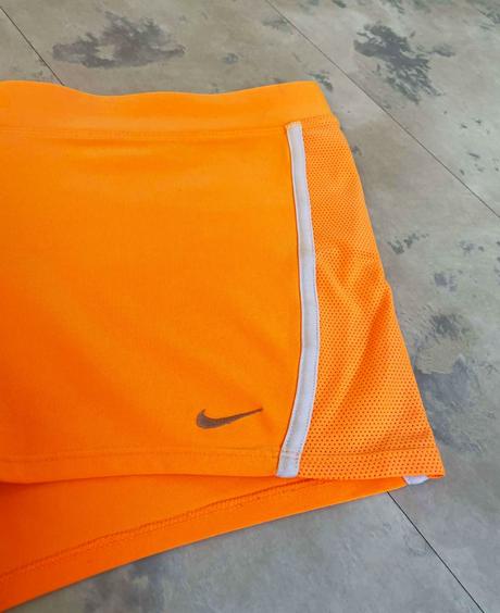 Elastické neónkové šortky, nike,l