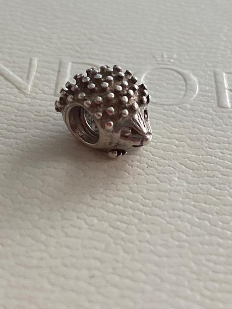 Pandora koralka ježko, pandora