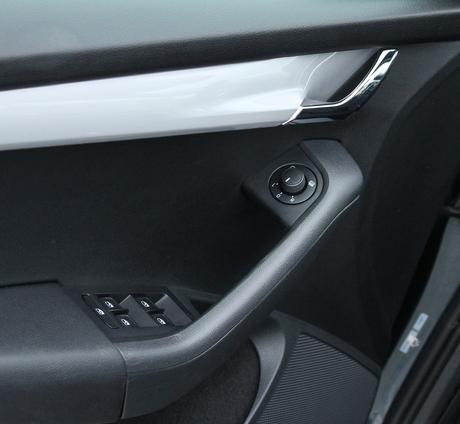 Škoda octavia combi 2.0 tdi style - bratislava, škoda