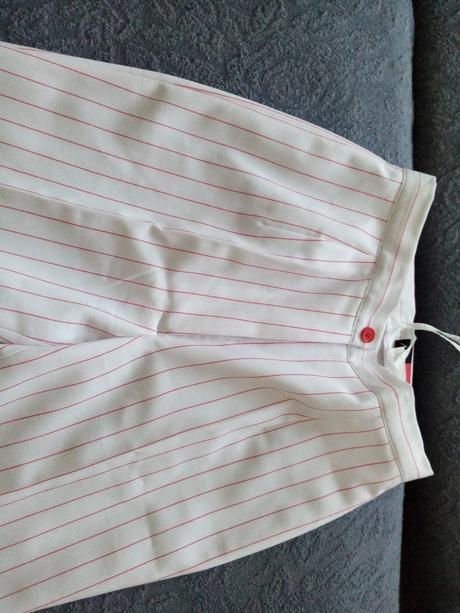Bielé nohavice s pásikmy, 36