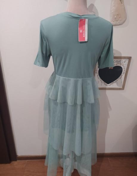 Šaty s tylovou sukňou, m / s