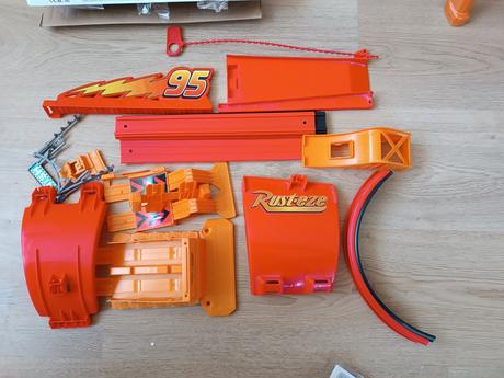 Cars dráha s vystreľovacím autíčkom,