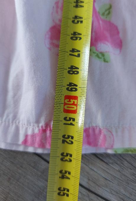 Šaty s rúžičkami, 92