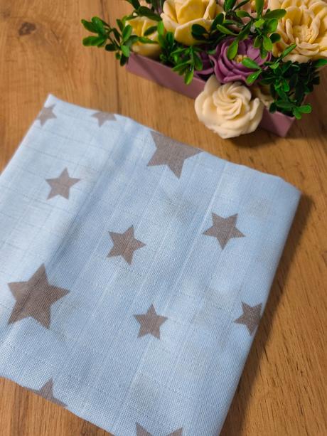 22- bavlnená plienka hviezdy na modrom,
