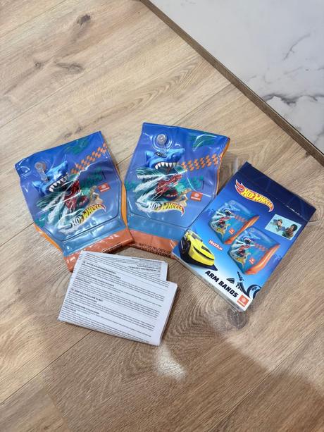 Disney rukávniky a kolesa na plávanie,