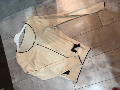 Krémový svetrik s mašľou s, s