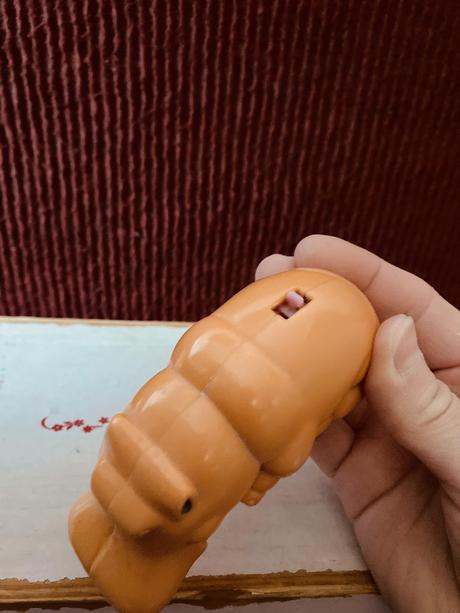 Striekacia pištoľ pre malých šibačov stará hračka,