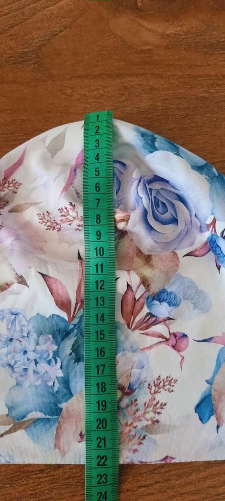 Prechodná dievčenská čiapka, 98