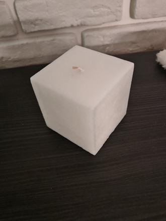 Biela sviečka kocka, 