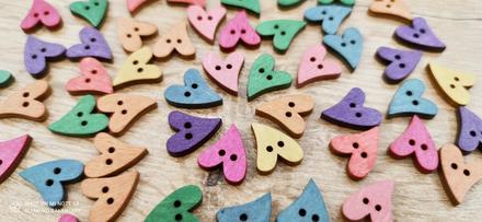 Drevené gombíky srdiečka - 15x12 mm- farebný mix 1, 