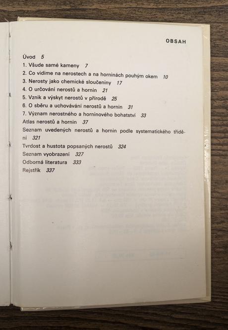 Kapesní atlas nerostu a hornin,