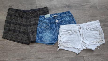 Biele sortky s perlickami, dromedar,l