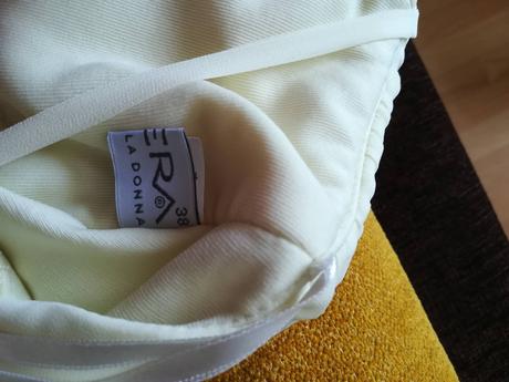 Vanilkové šaty, 38