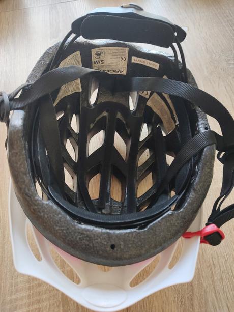 Dievčenská/ dámska prilba na bicykel veľ. s/m, s